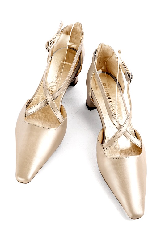 Gold women's open side shoes, with crossed straps. Tapered toe. Low kitten heels. Top view - Florence KOOIJMAN